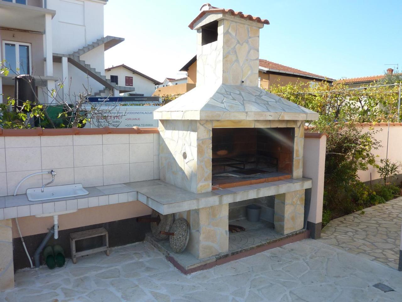 Queen Beach Apartments - Private Pool - Sabunike III Privlaka  Extérieur photo