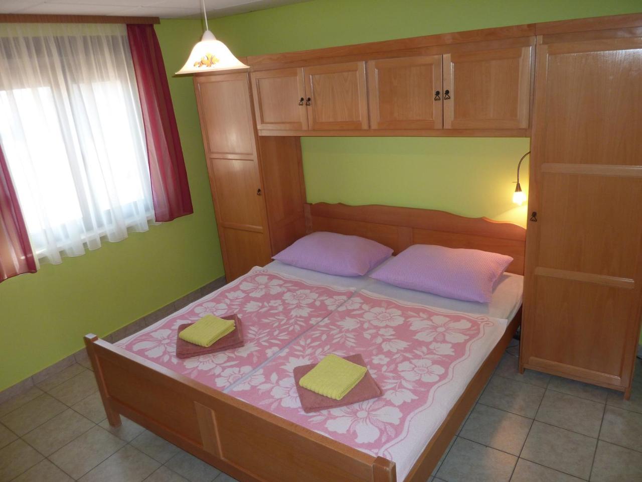 Queen Beach Apartments - Private Pool - Sabunike III Privlaka  Extérieur photo